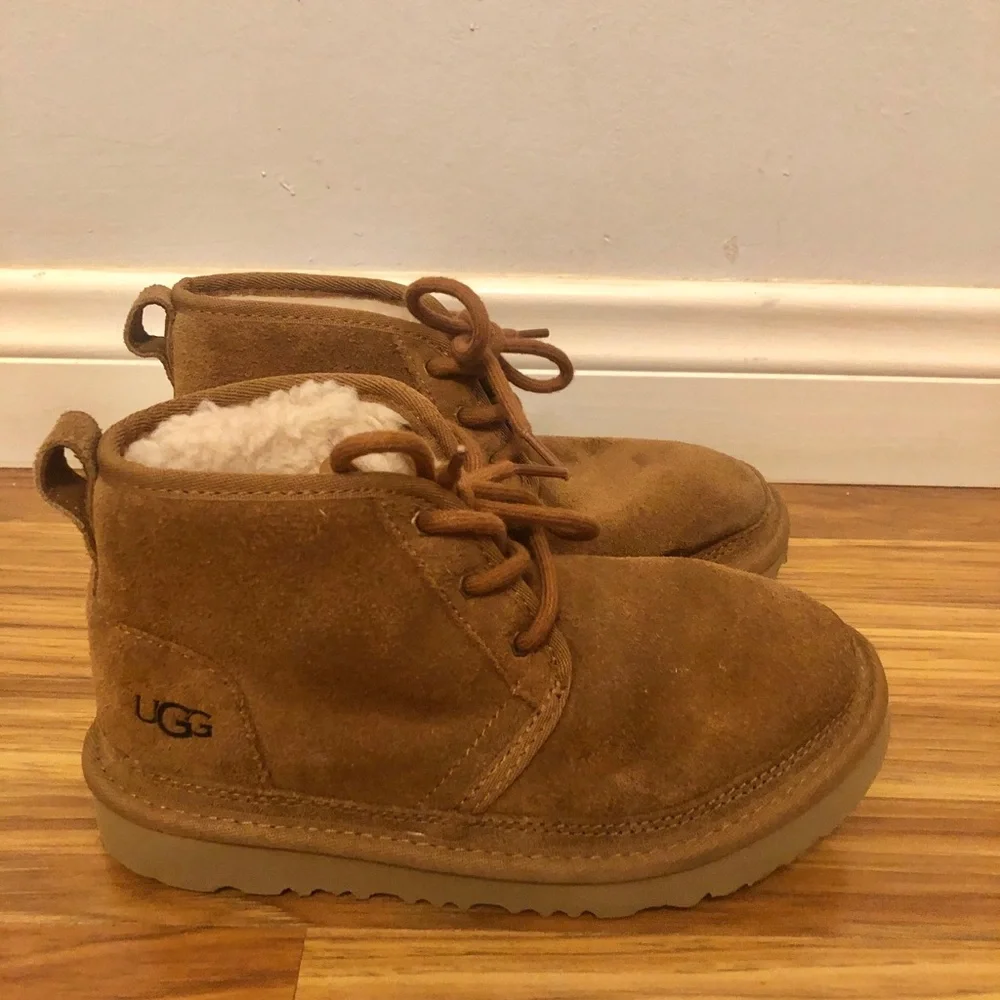 UGG Kids Neumal Chestnut Tan Brown Suede Lace-Up Shearling Boots size 1